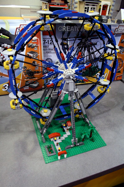 Illustration for article titled First Look: Lego Creator Monster Dino and Ferris Wheel
